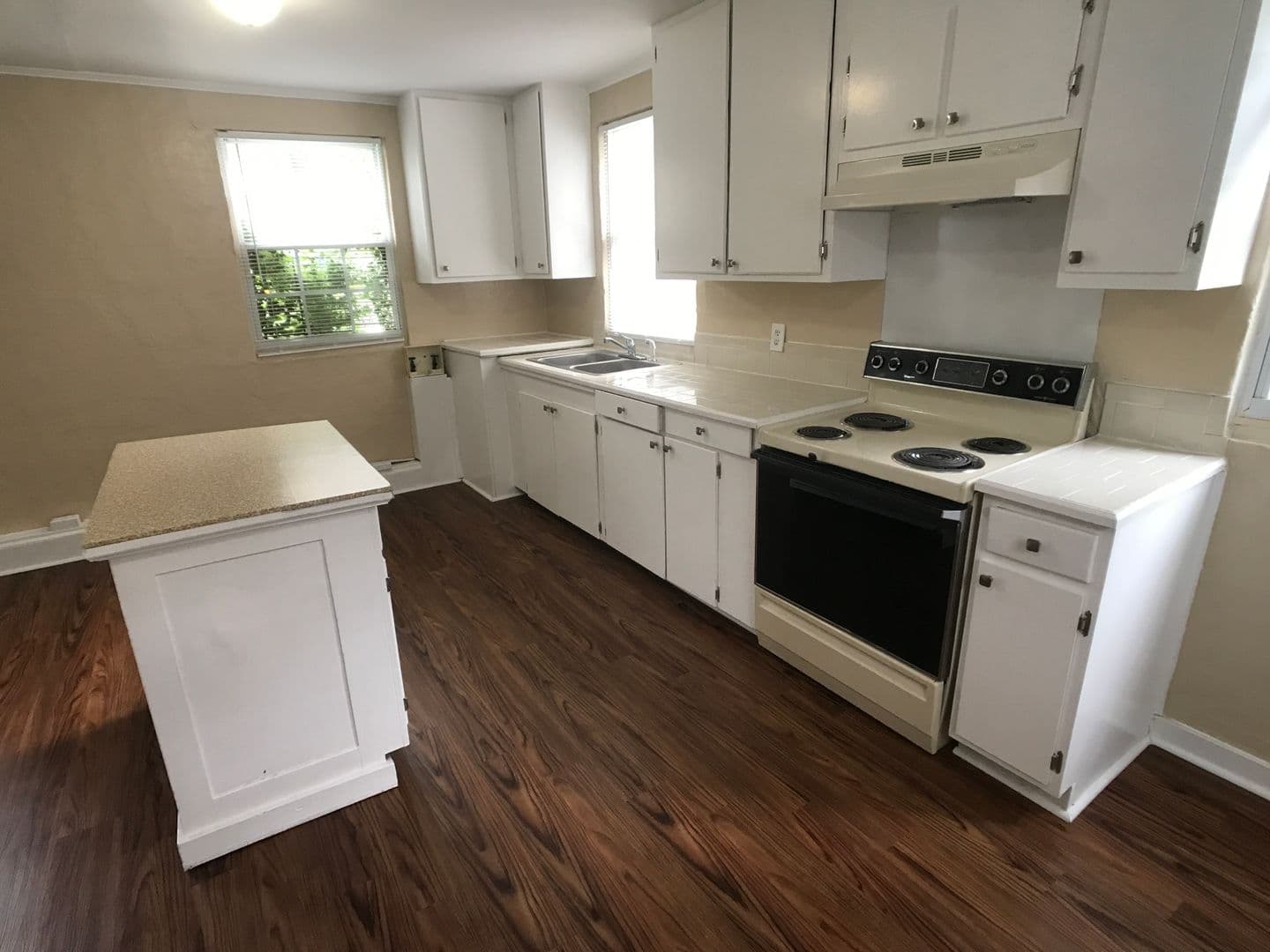 Savannah House: 1122 1/2 E 37th St