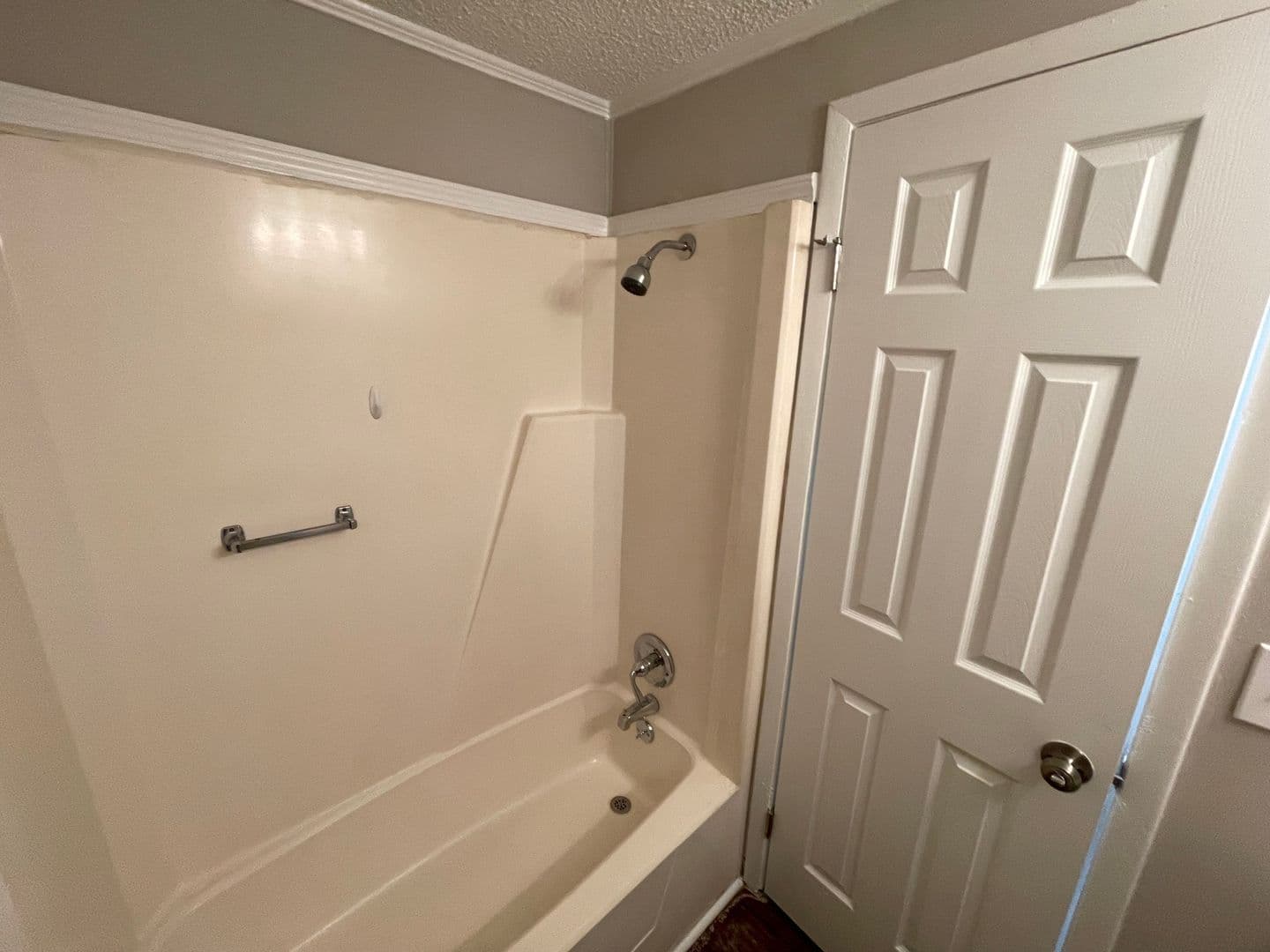 Savannah Apartment: 6815 Waters Ave