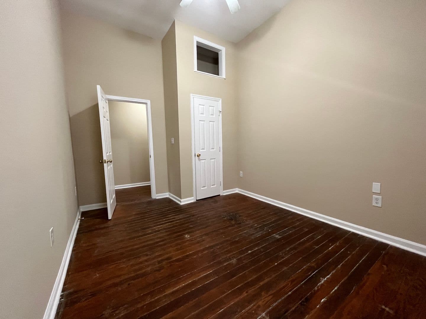 Savannah Apartment: 825 E Henry St