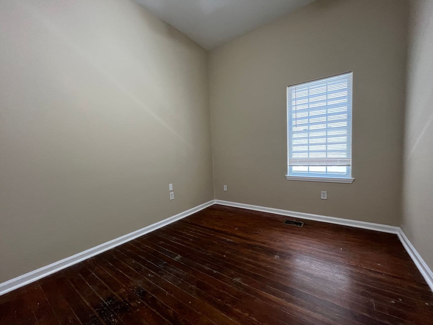 Savannah Apartment: 825 E Henry St