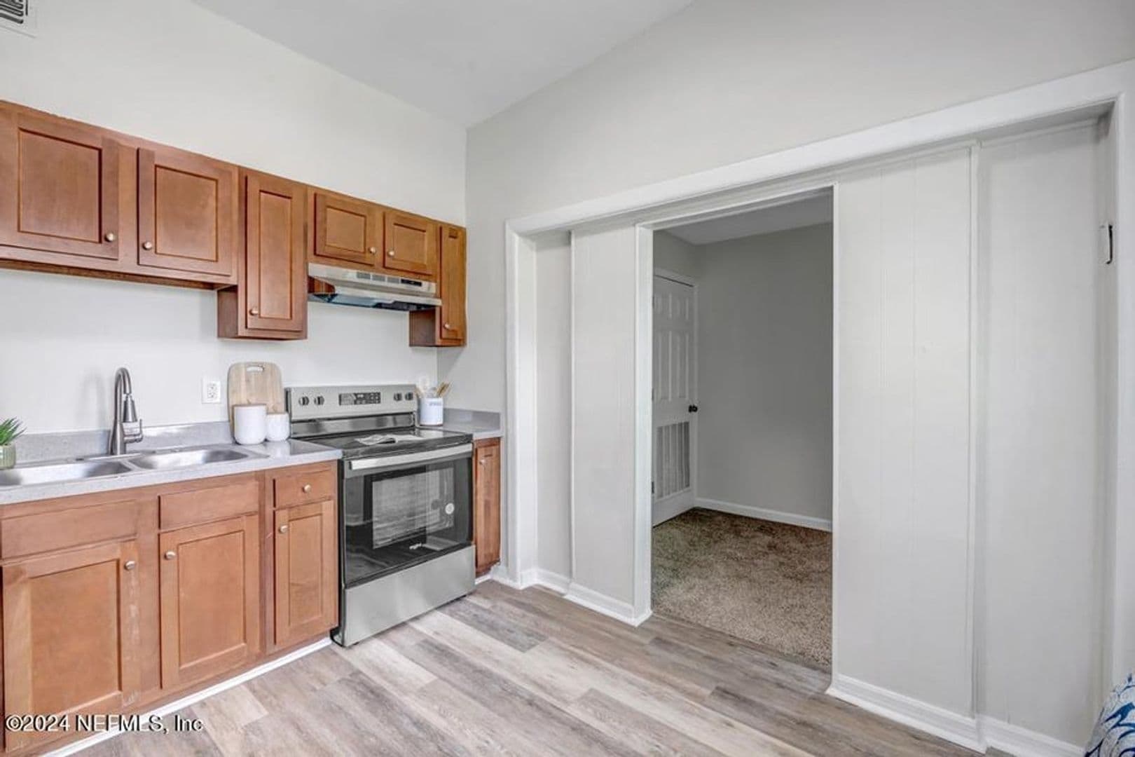 Jacksonville House: 10348 Westmar Rd