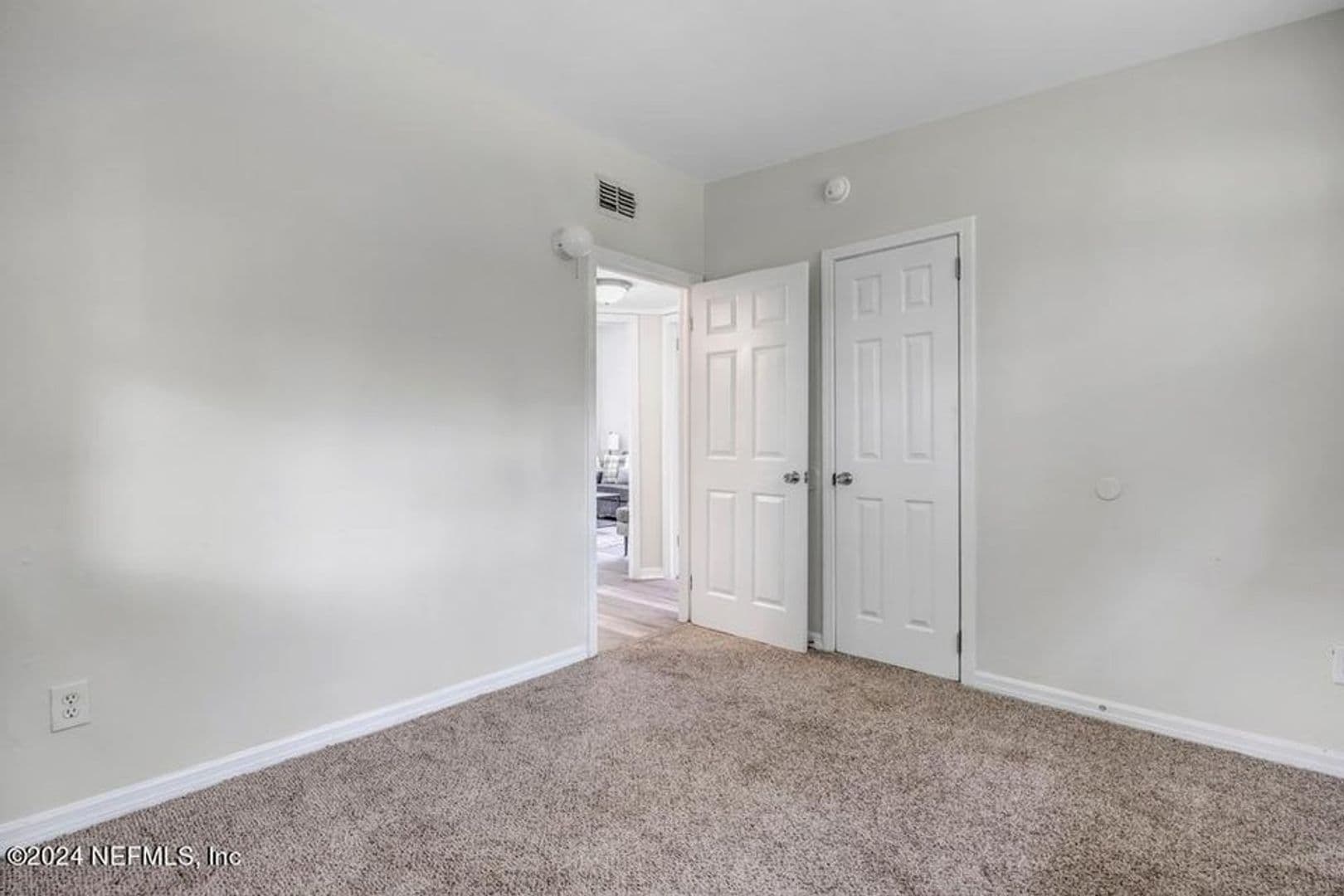 Jacksonville House: 10348 Westmar Rd