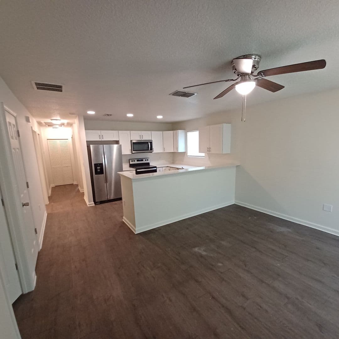 St Augustine House: 757 W 6th St