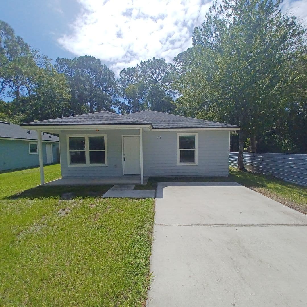 St Augustine House: 765 W 6th St
