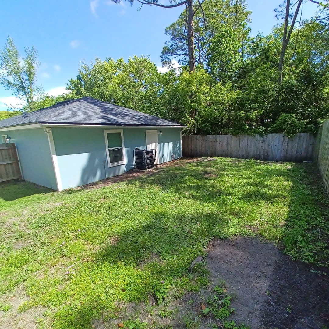St Augustine House: 757 W 6th St