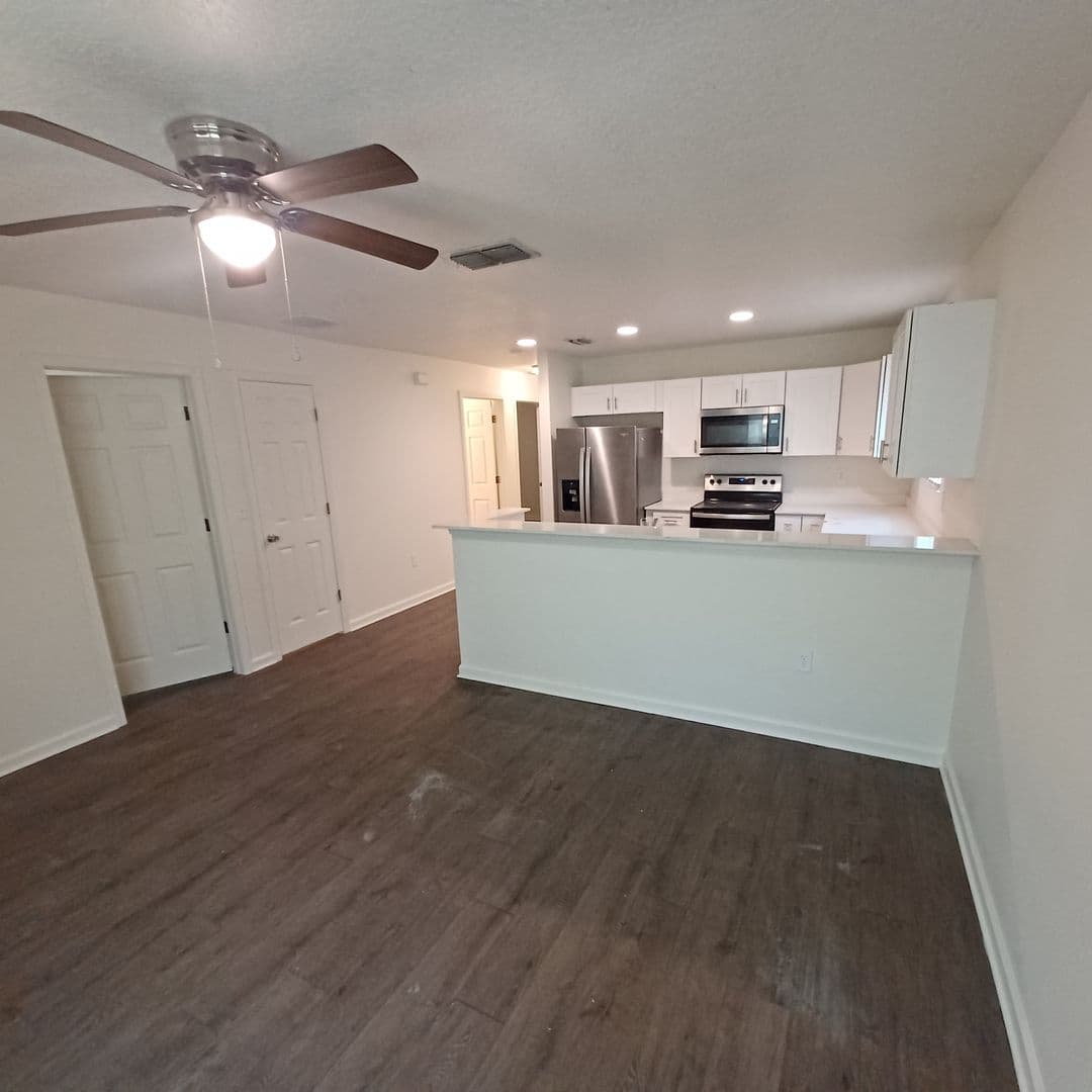 St Augustine House: 757 W 6th St
