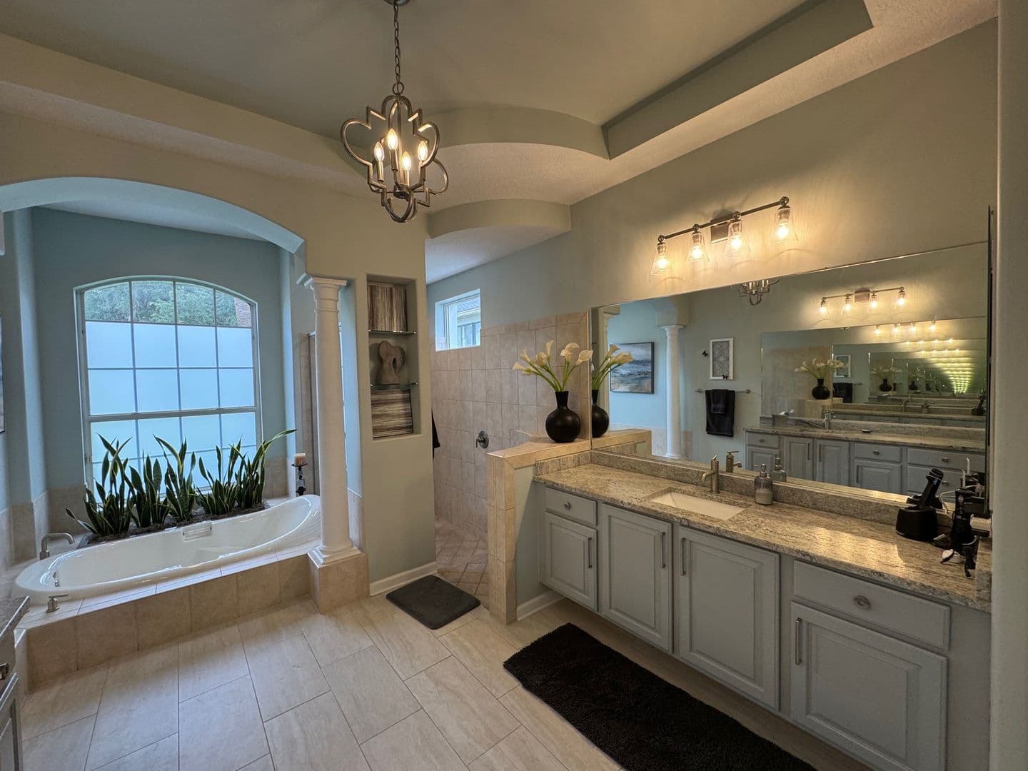 Jacksonville House: 4911 Toproyal Ln