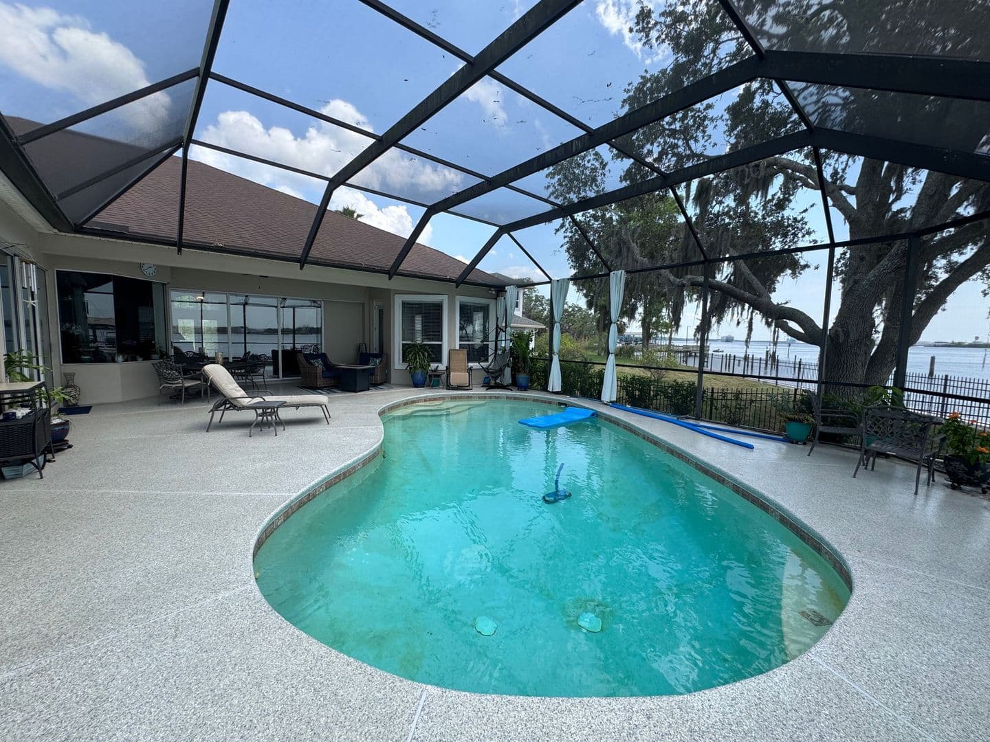 Jacksonville House: 4911 Toproyal Ln