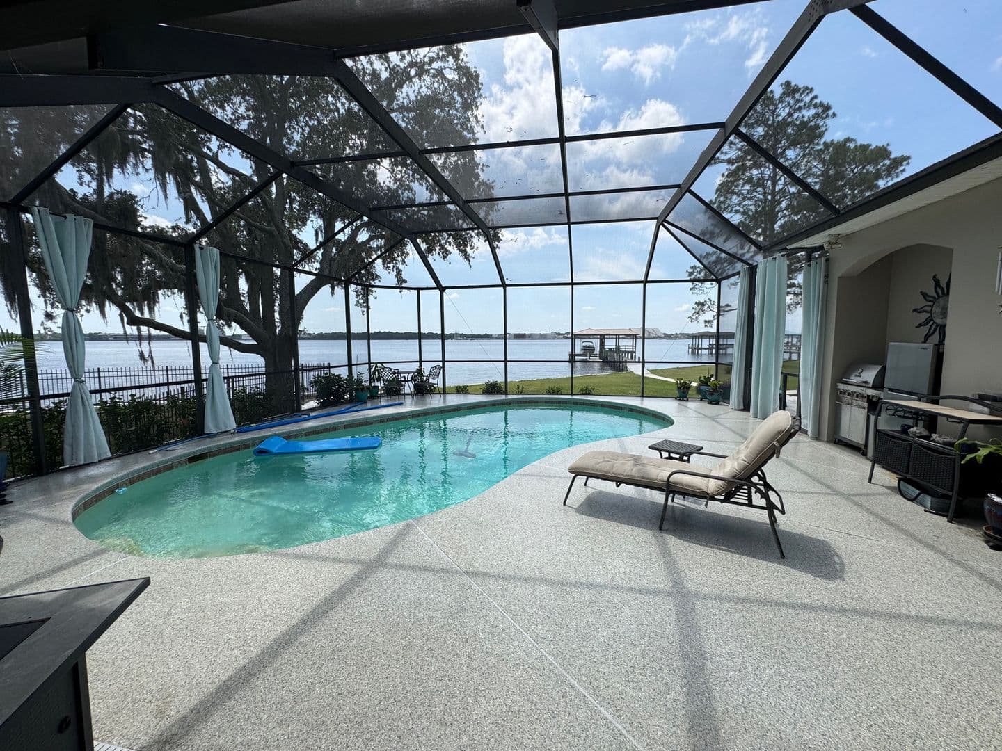 Jacksonville House: 4911 Toproyal Ln