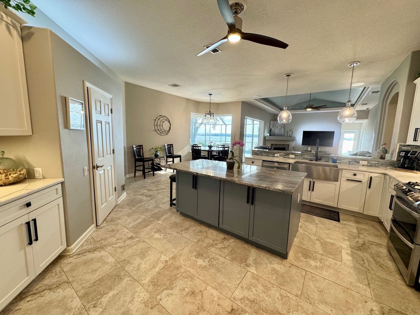 Jacksonville House: 4911 Toproyal Ln