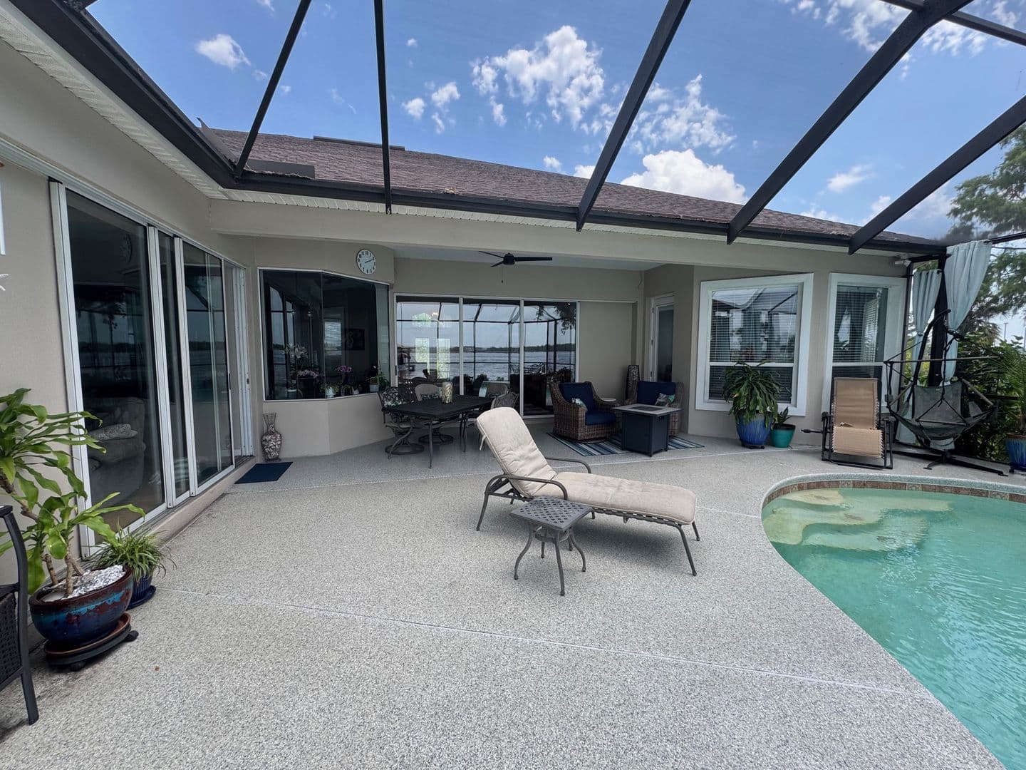 Jacksonville House: 4911 Toproyal Ln