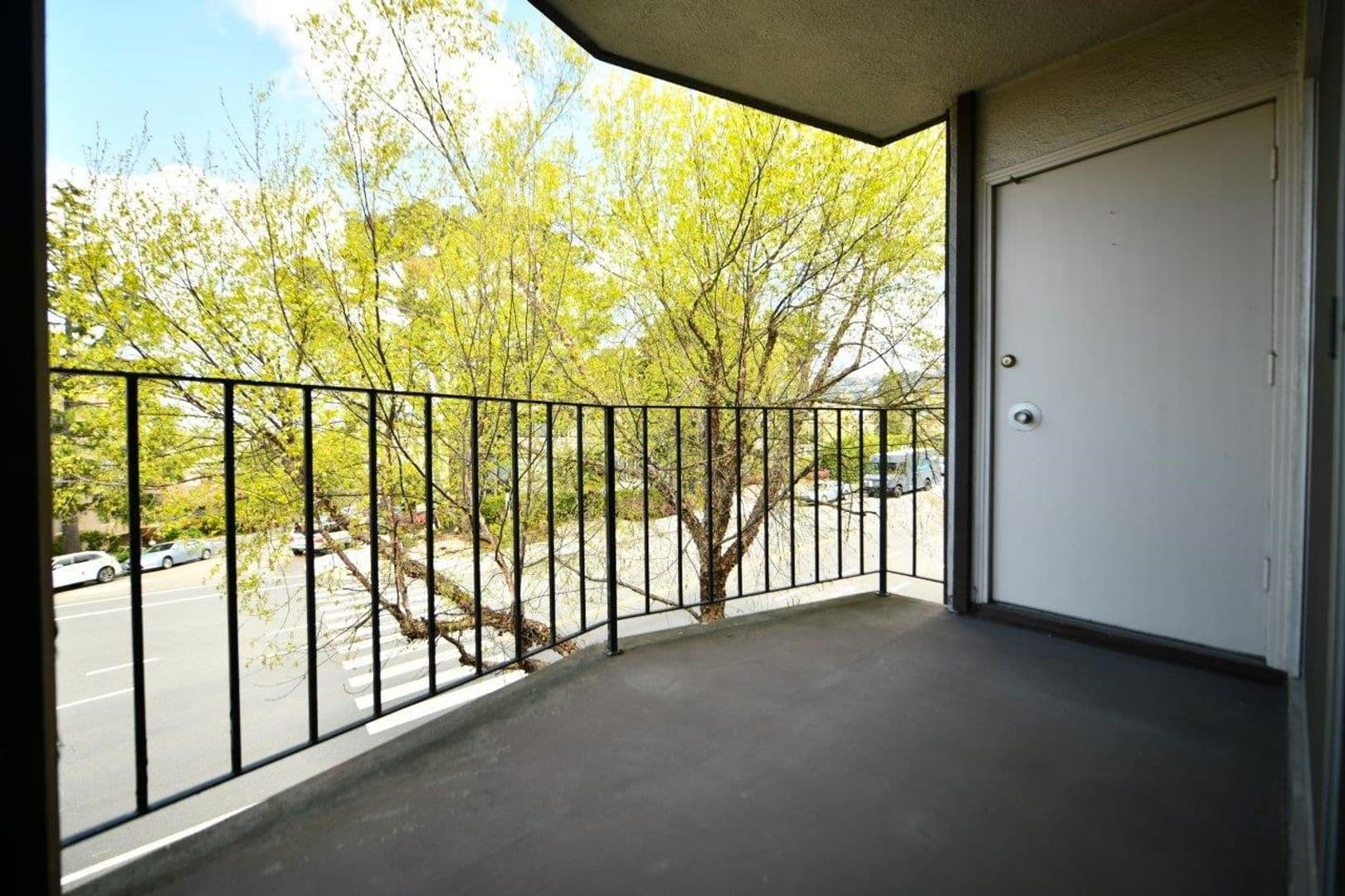Oakland Apartment: 5401 Broadway Terrace