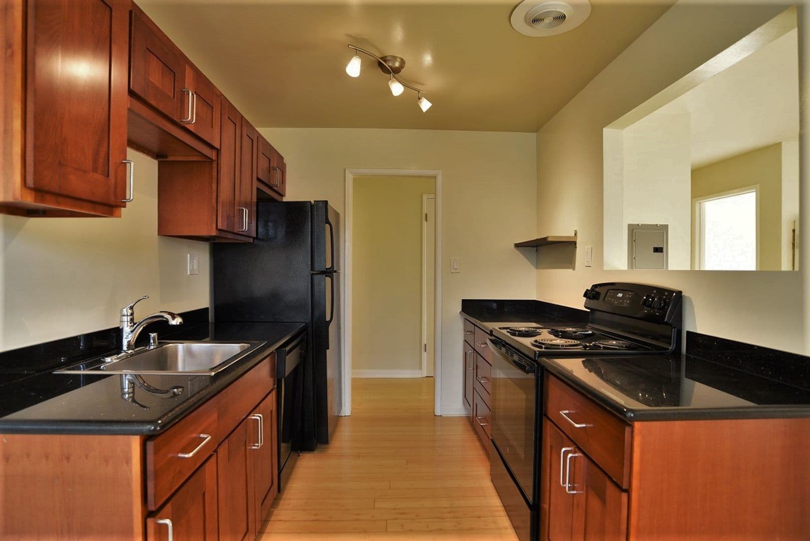 Oakland Apartment: 1738 4th Avenue
