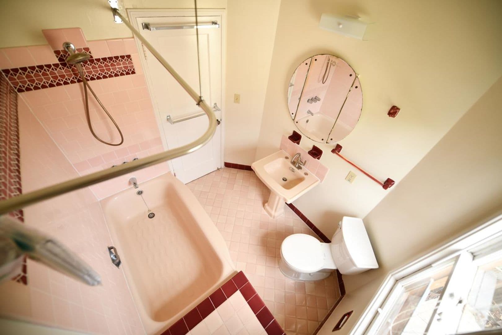 Oakland Apartment: 373 Orange Street