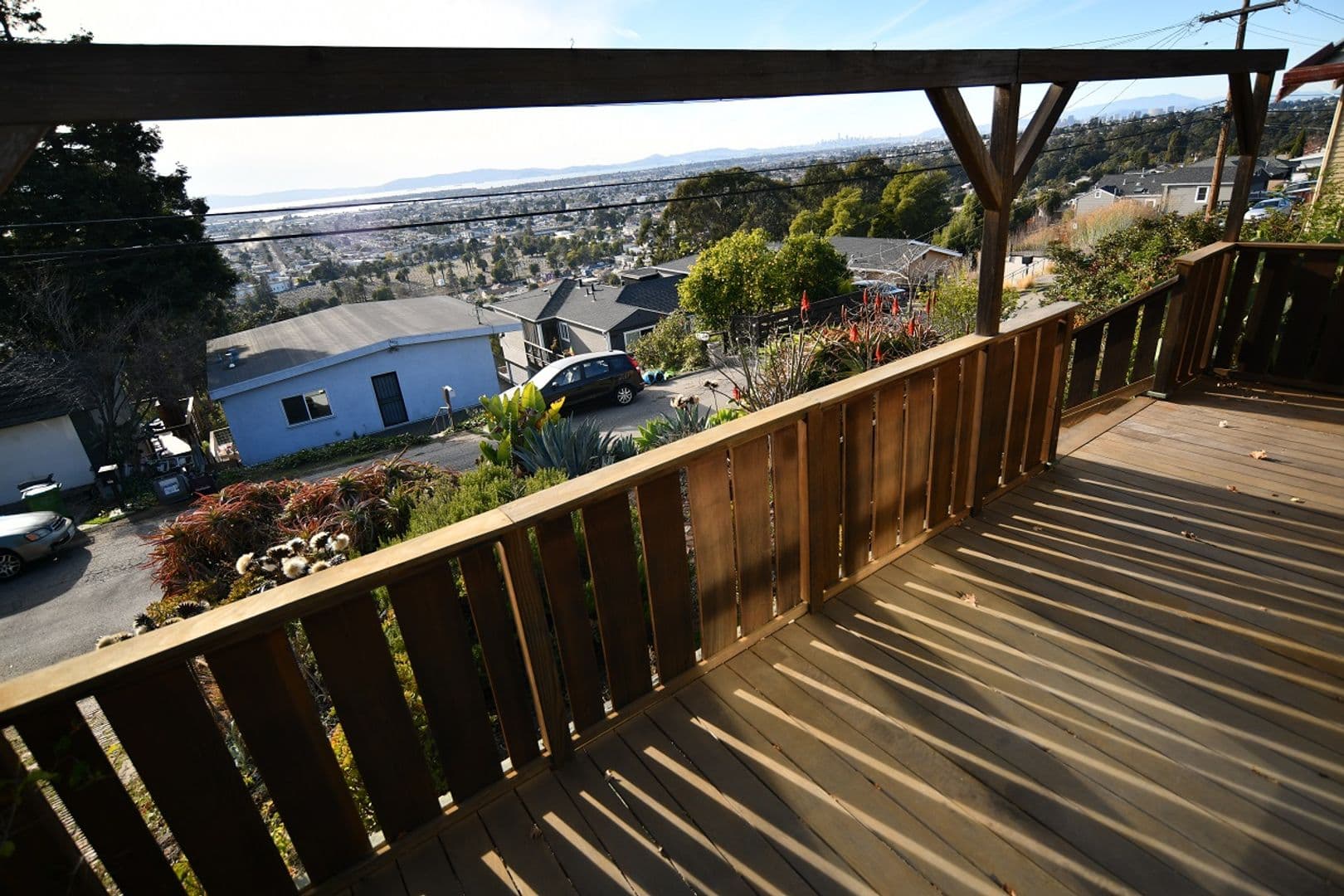 Oakland House: 6632 Simson Street