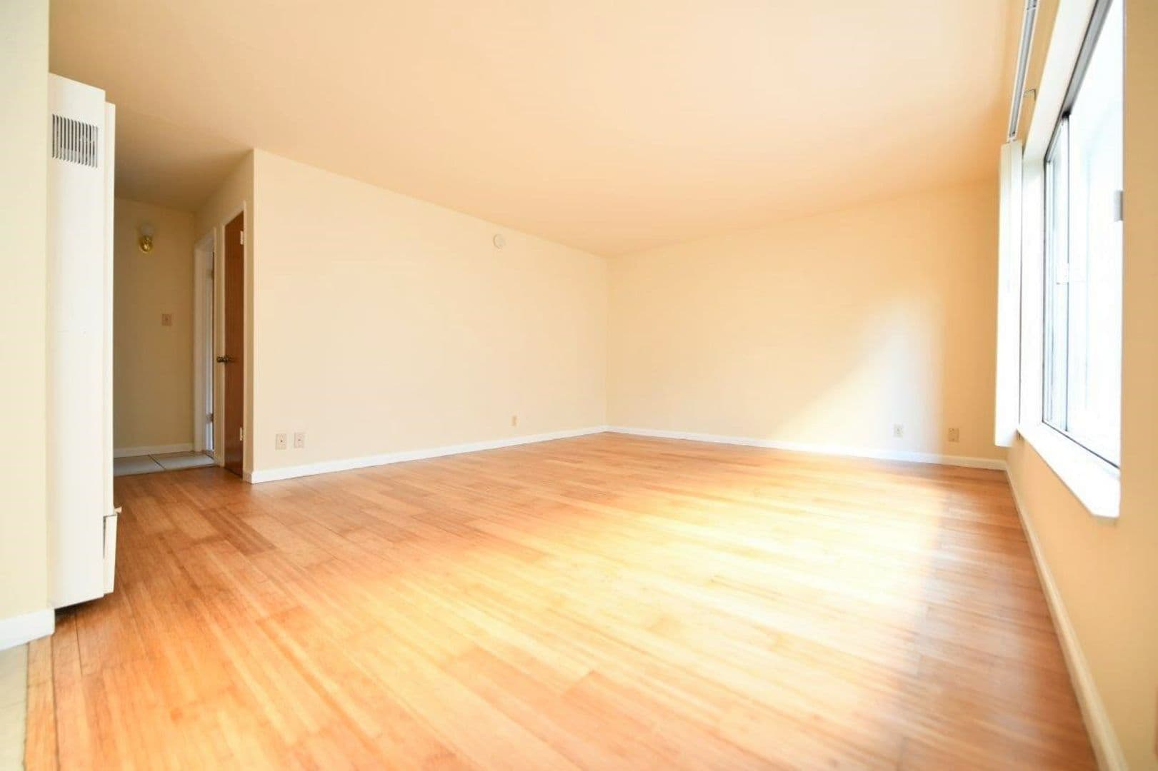 Oakland Apartment: 398 Euclid Avenue