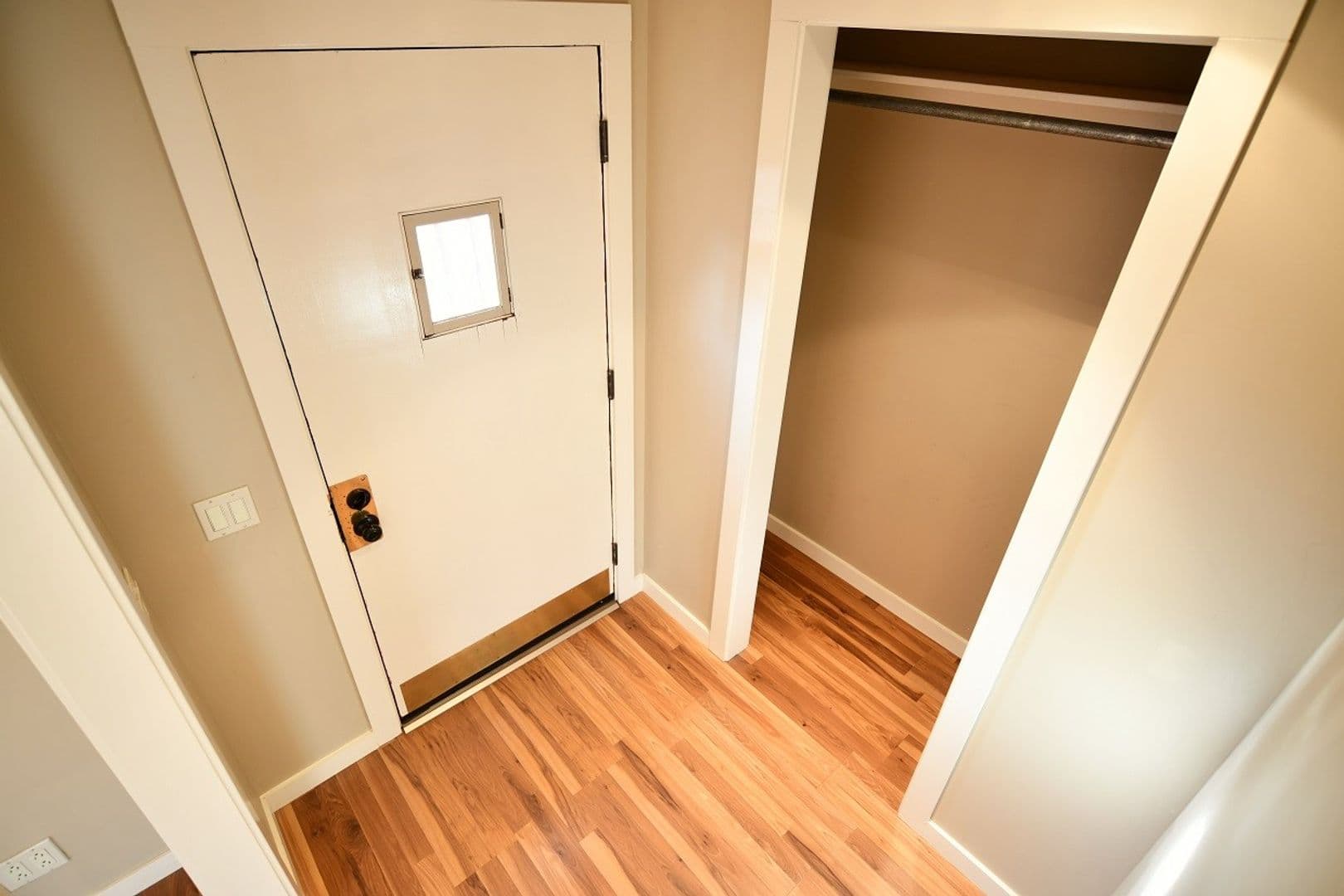 Oakland House: 6632 Simson Street