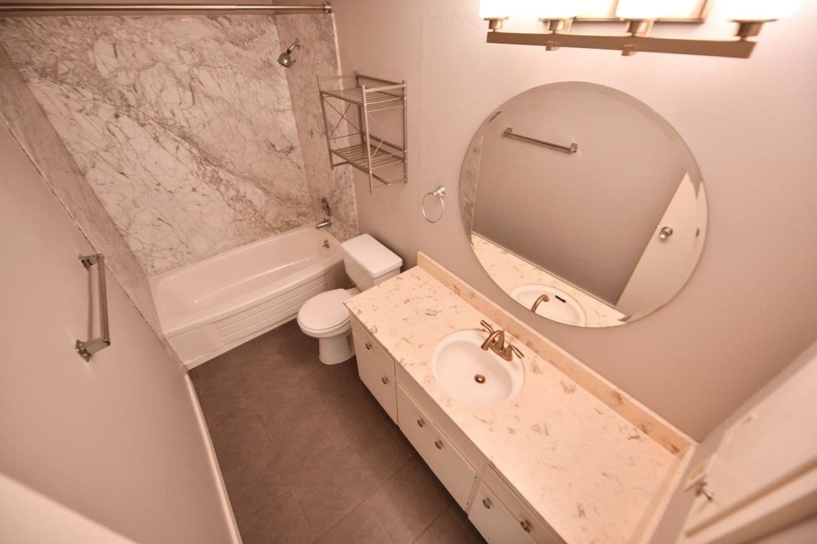 Oakland Apartment: 5401 Broadway Terrace