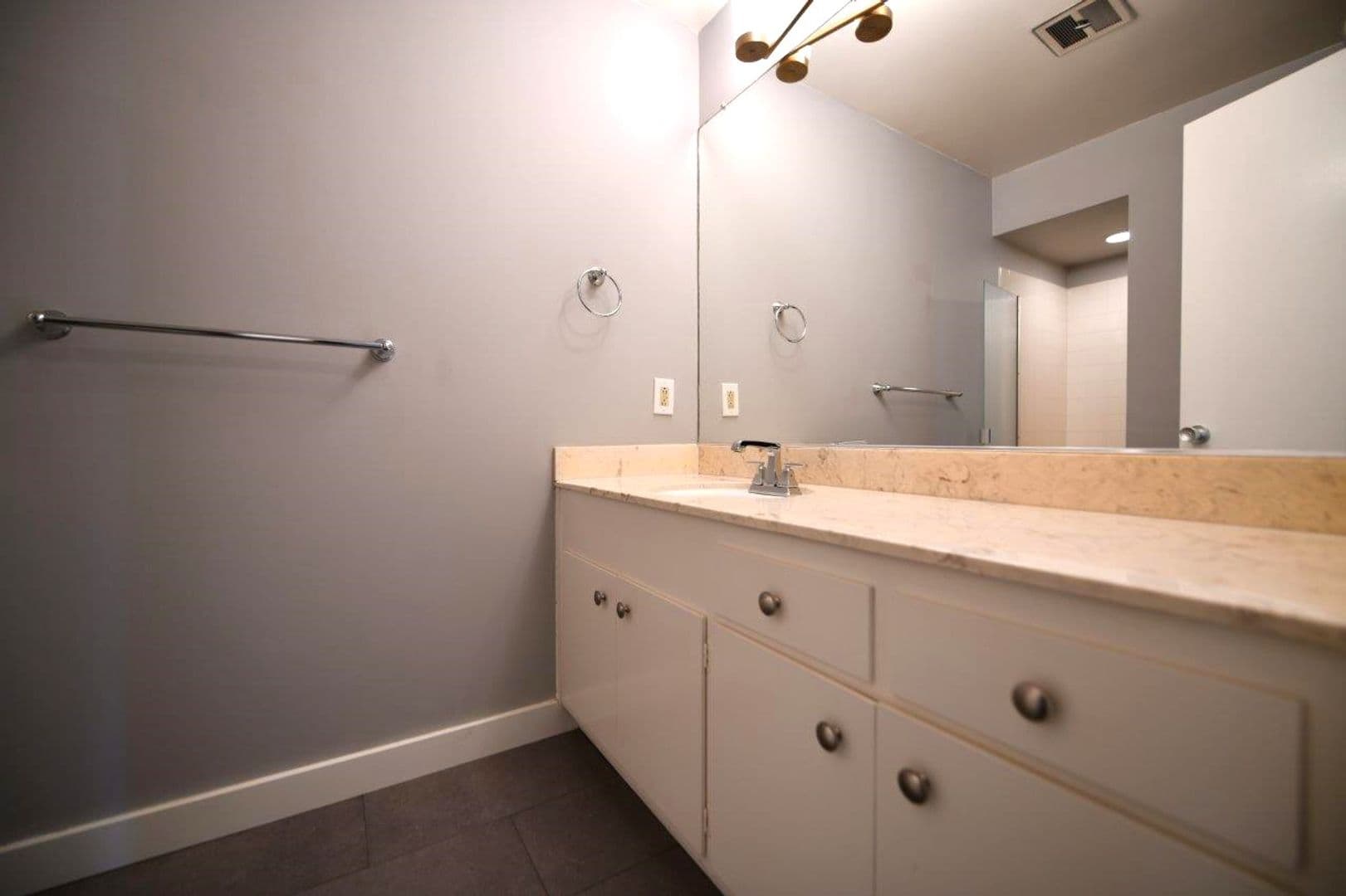 Oakland Apartment: 5401 Broadway Terrace