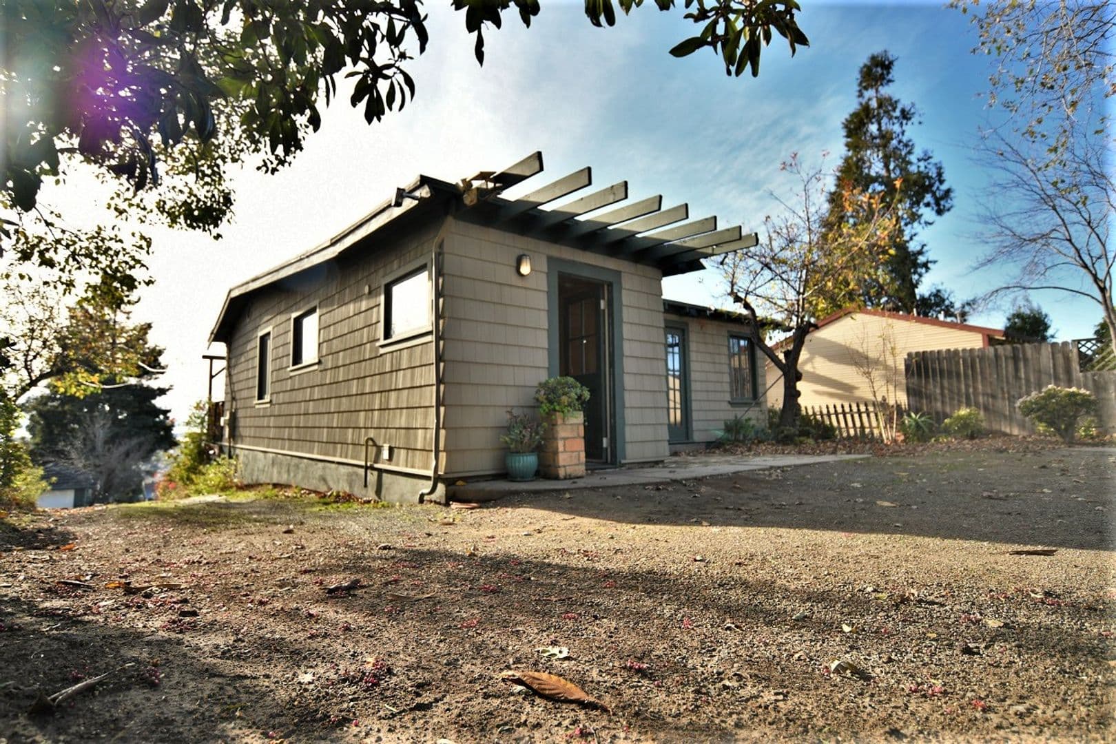 Oakland House: 6632 Simson Street