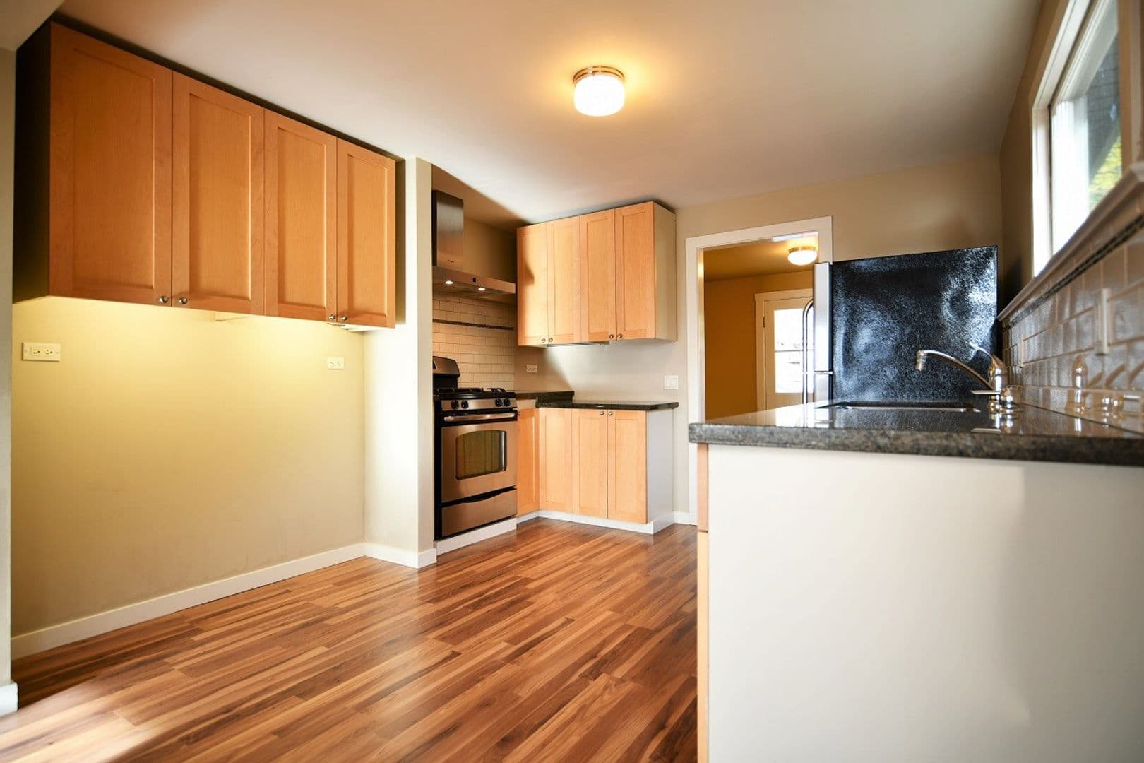 Oakland House: 6632 Simson Street