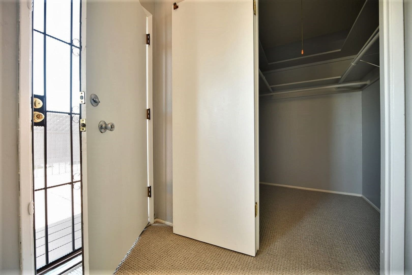 Oakland Apartment: 398 Euclid Avenue