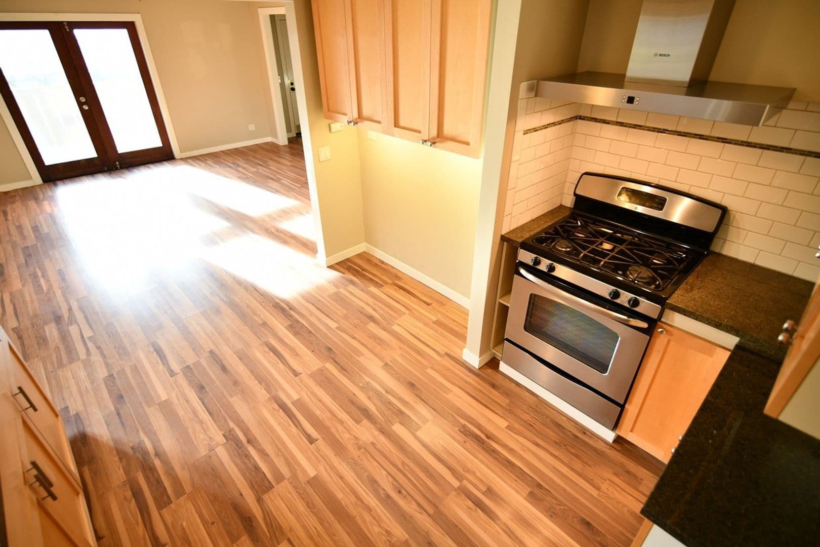 Oakland House: 6632 Simson Street
