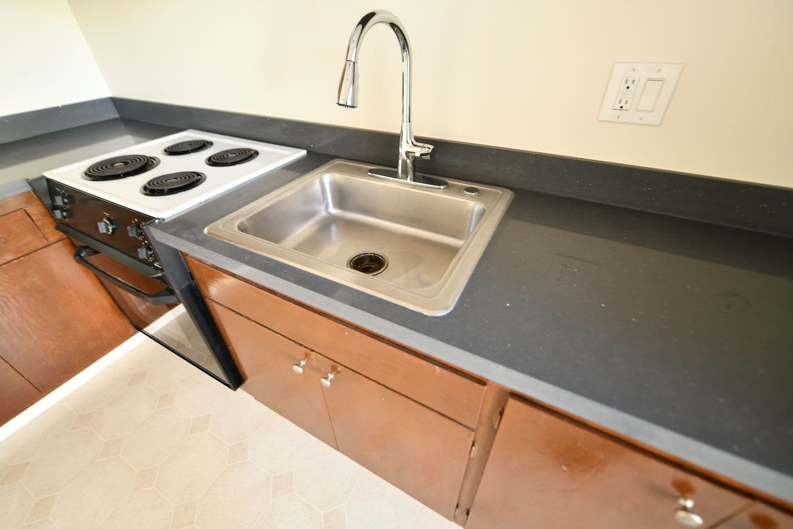 Oakland Apartment: 1570 Jackson Street
