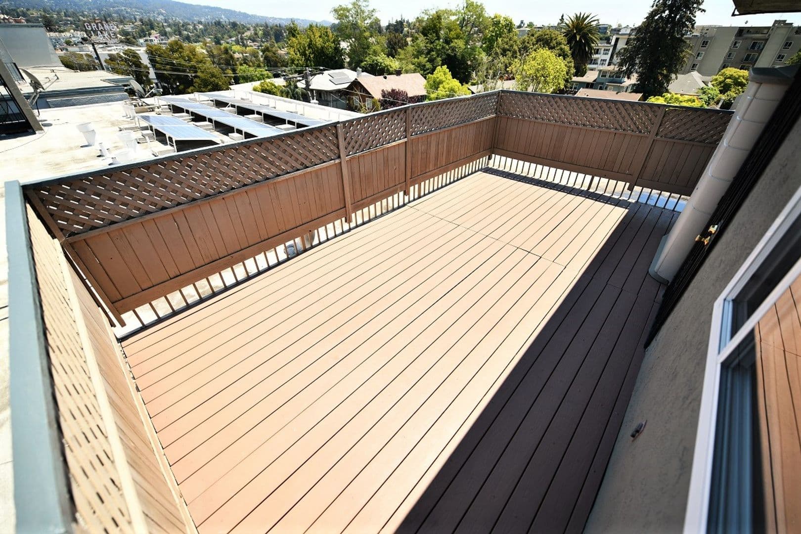 Oakland Apartment: 398 Euclid Avenue