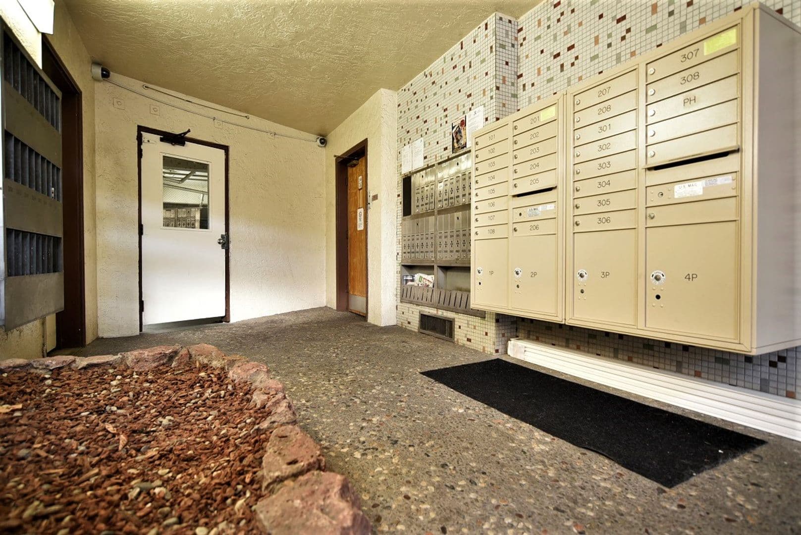 Oakland Apartment: 398 Euclid Avenue