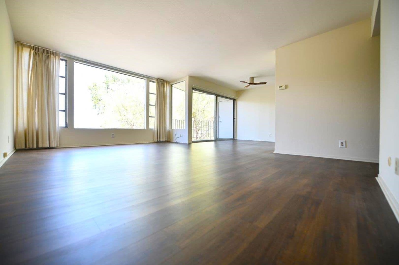 Oakland Apartment: 5401 Broadway Terrace