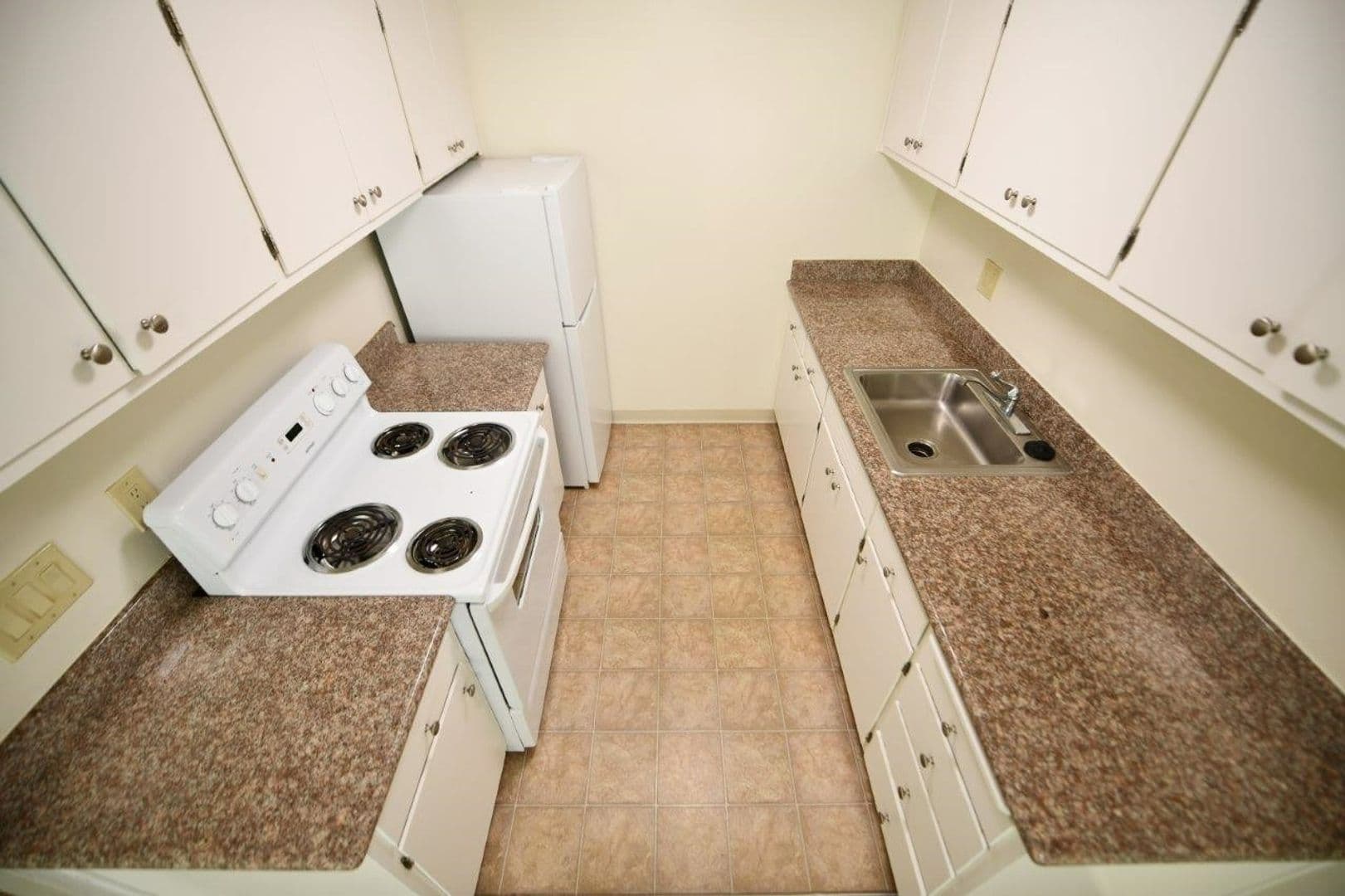 Oakland Apartment: 40 Moss Avenue