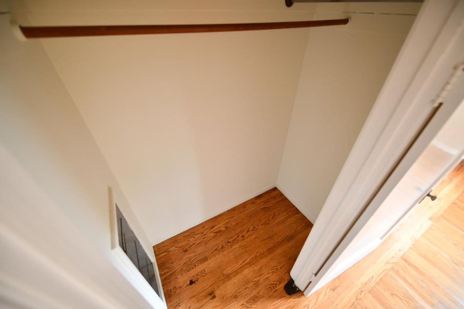 Oakland Apartment: 373 Orange Street