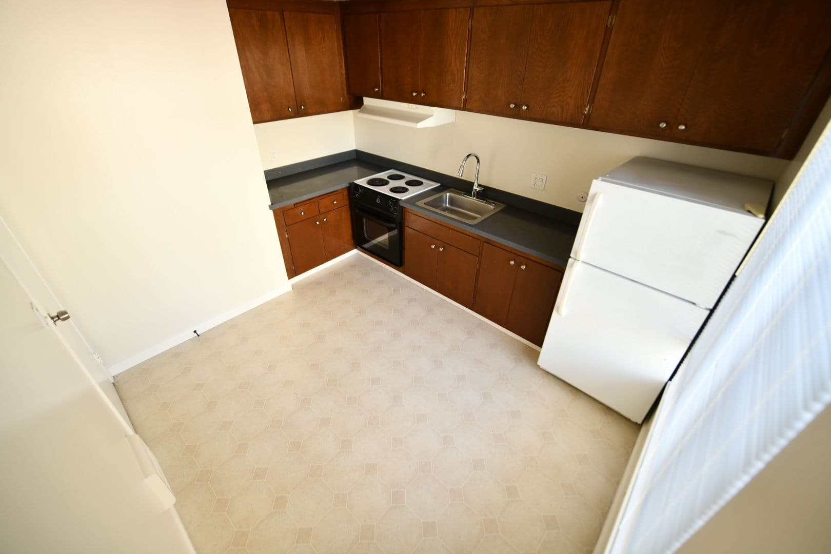 Oakland Apartment: 1570 Jackson Street
