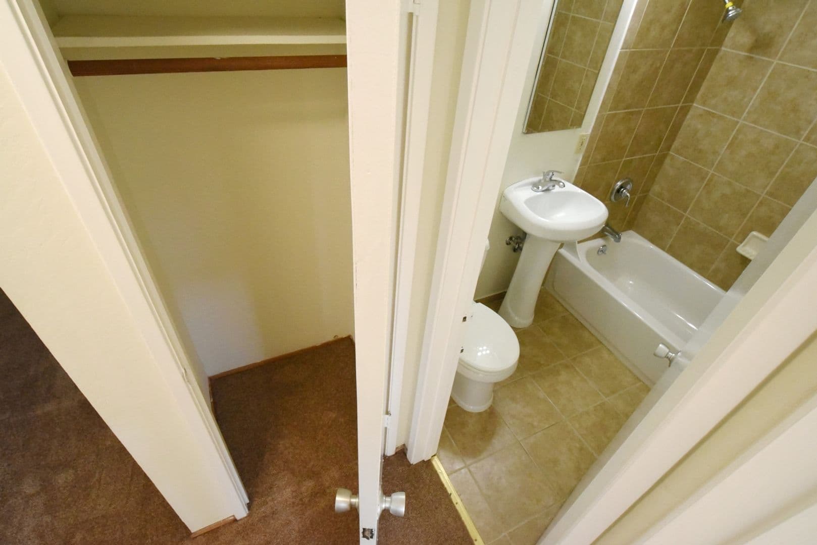 Berkeley Apartment: 1921 Francisco Street