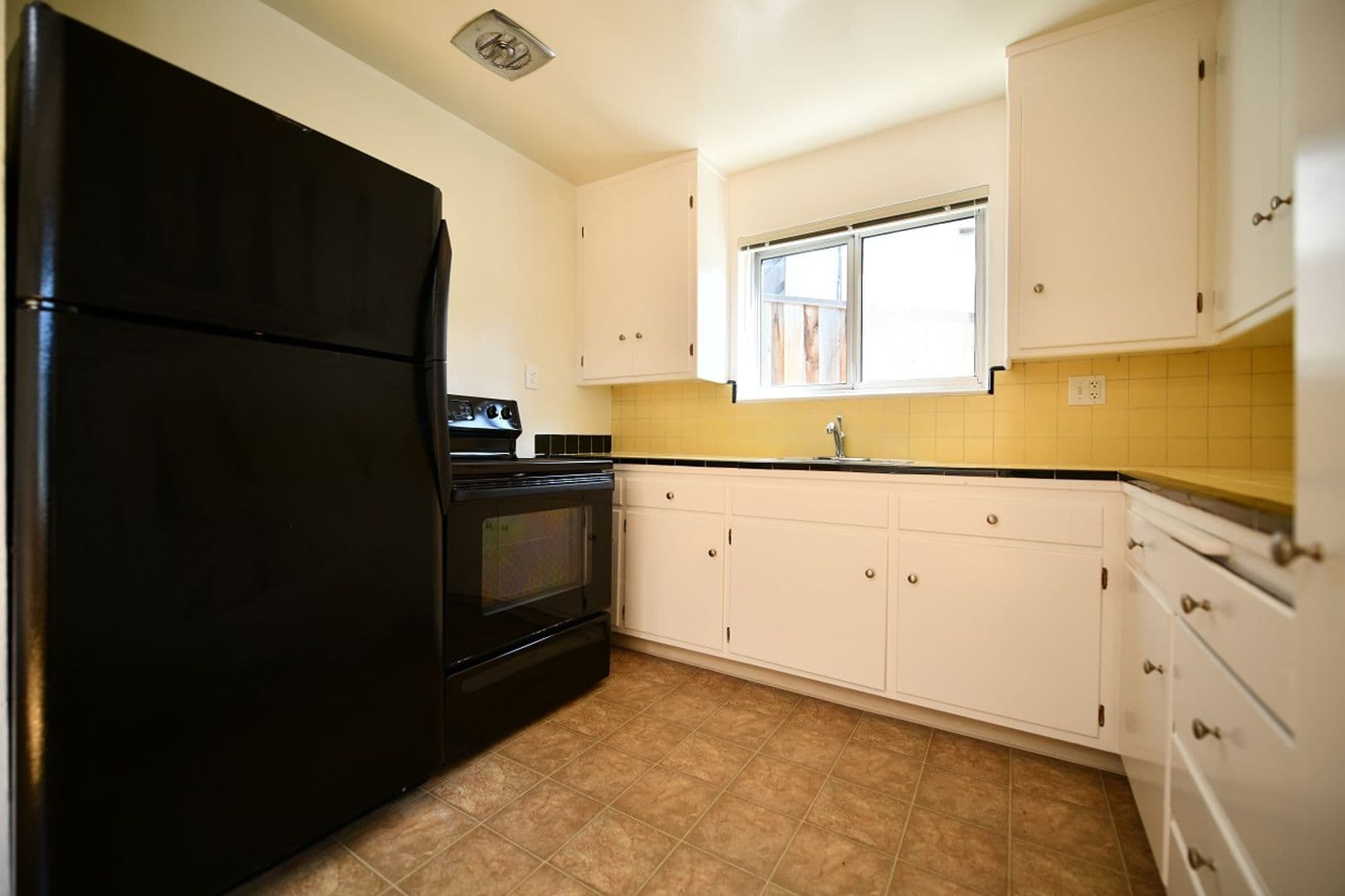 Oakland Apartment: 96 Linda Avenue