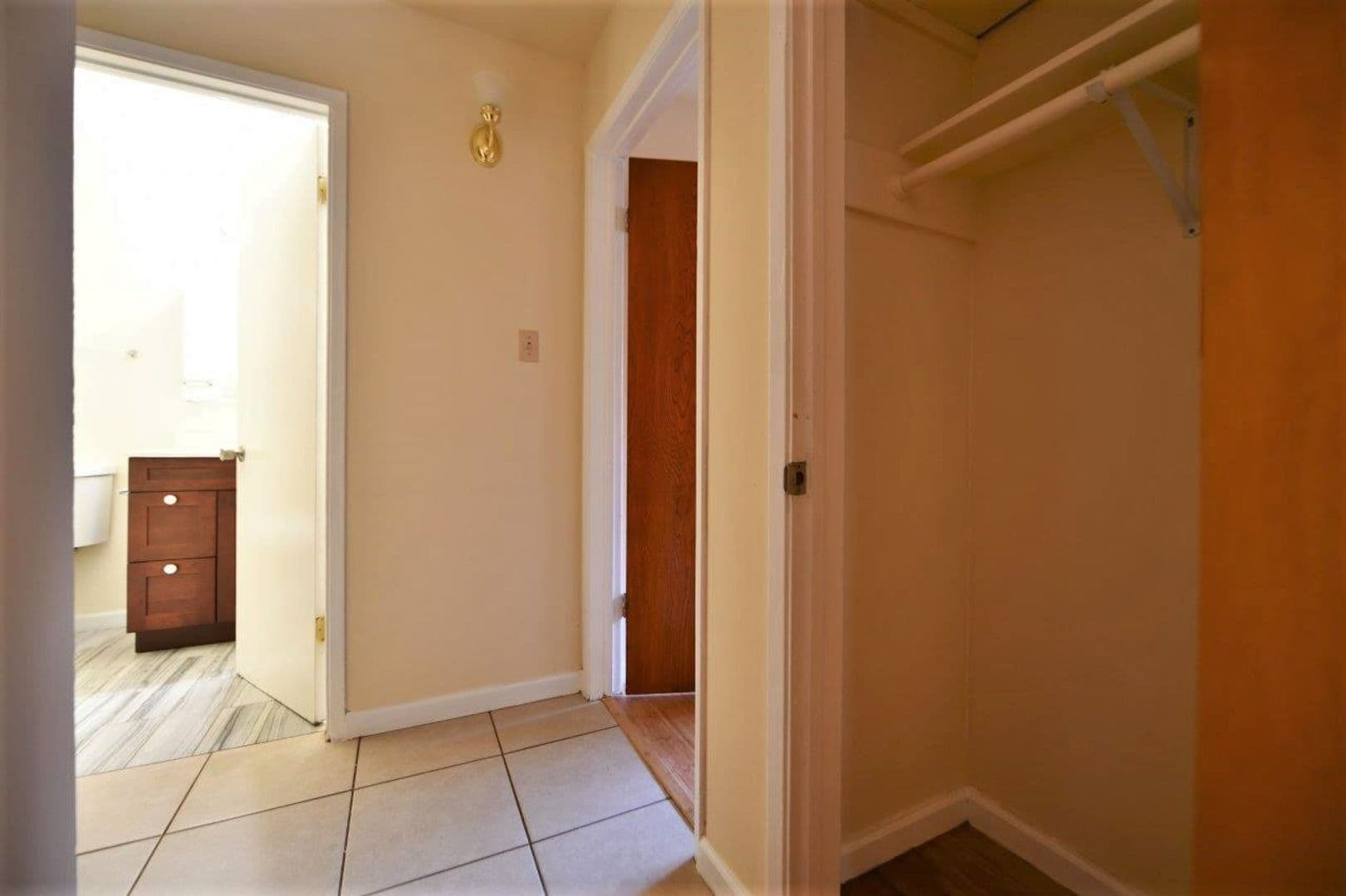 Oakland Apartment: 398 Euclid Avenue