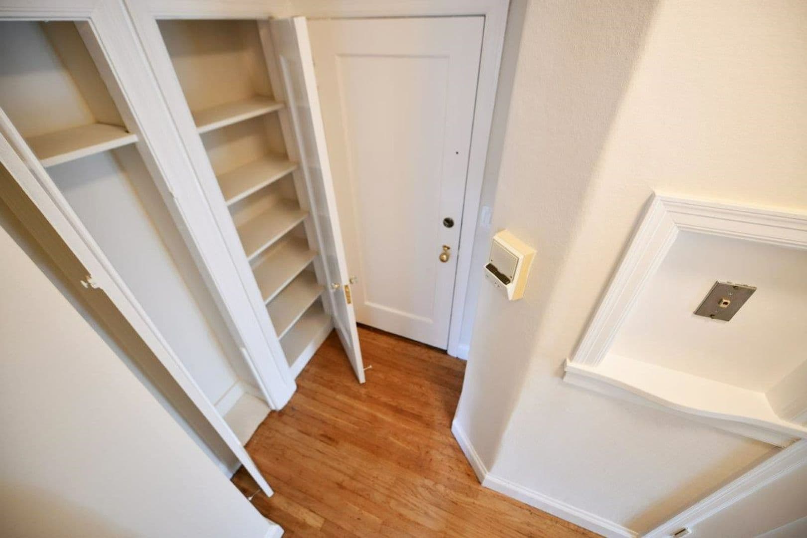 Oakland Apartment: 431 Lee Street