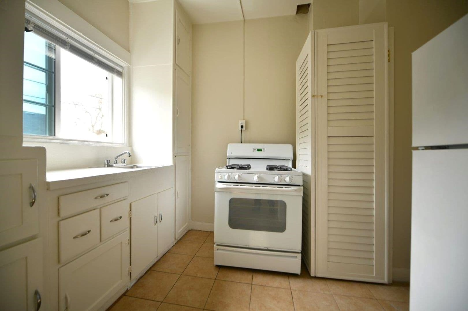 Martinez Apartment: 1131 Pine Street