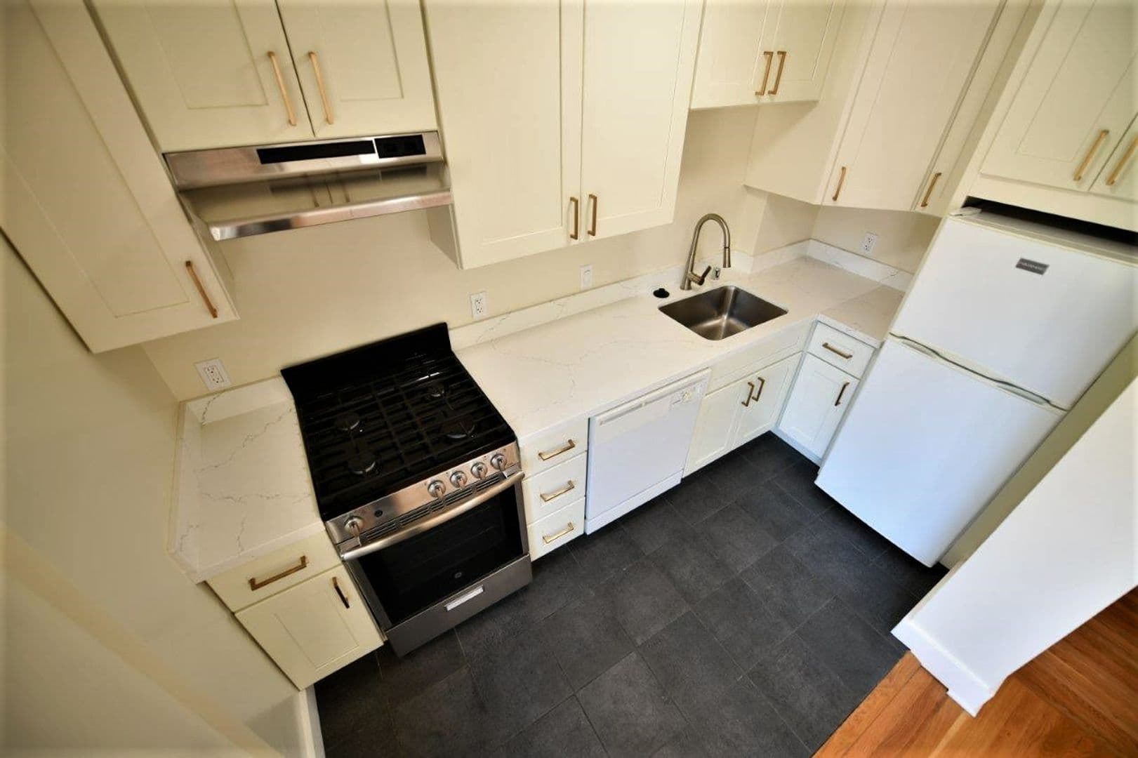 Oakland Apartment: 1458 Madison Street