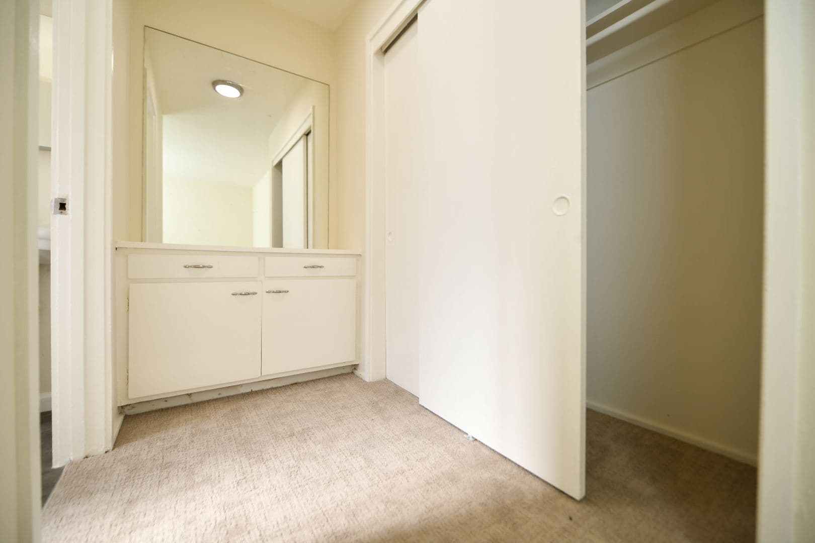 Berkeley Apartment: 1898 Alcatraz Avenue