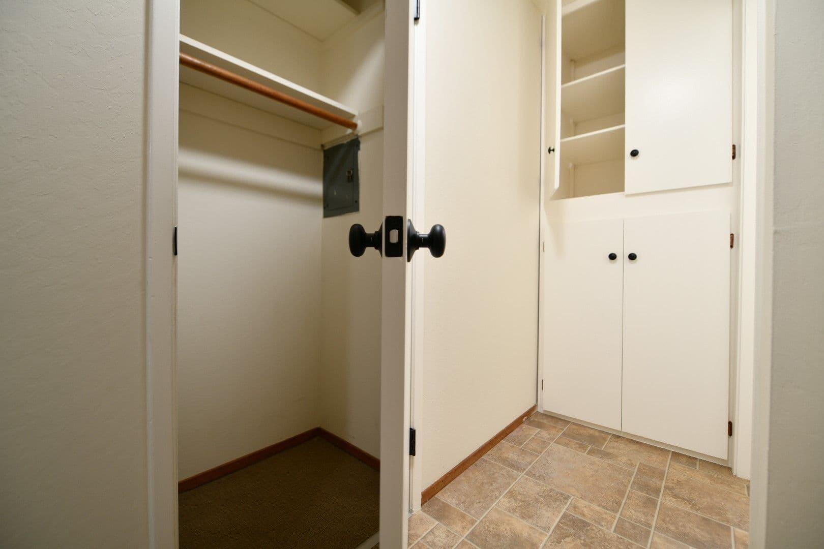Oakland Apartment: 415 Lagunitas Avenue