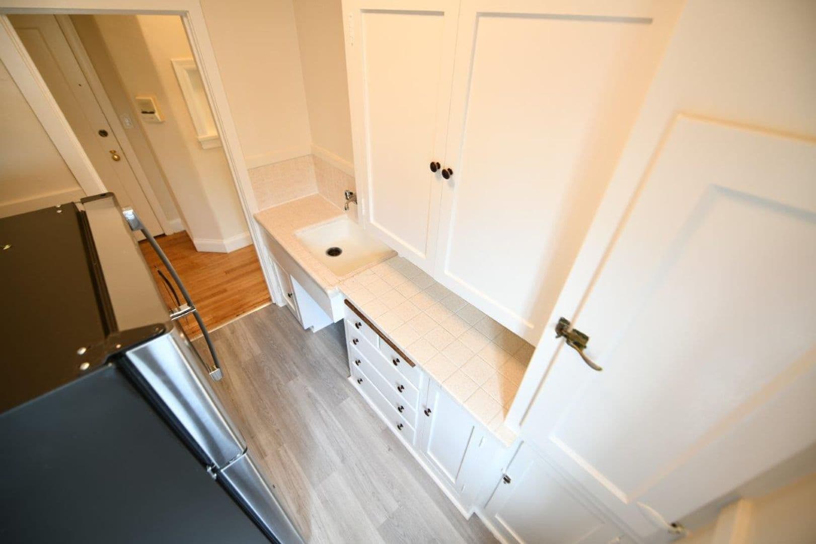 Oakland Apartment: 431 Lee Street