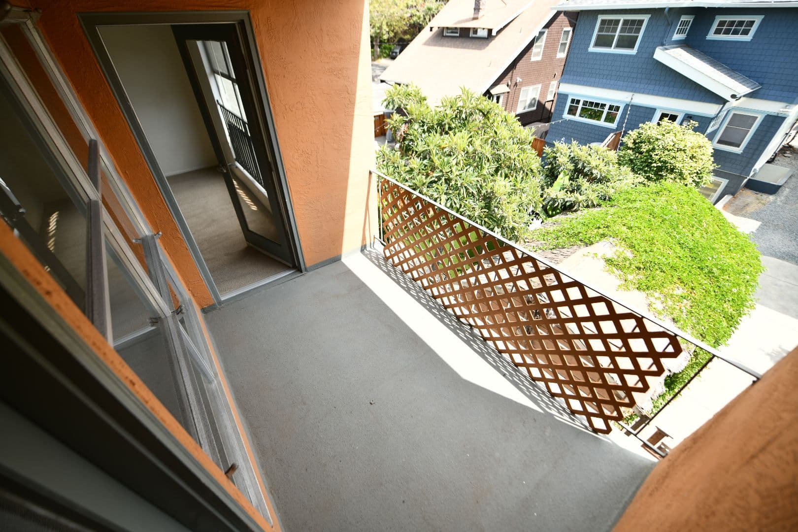 Oakland Apartment: 95 Linda Avenue