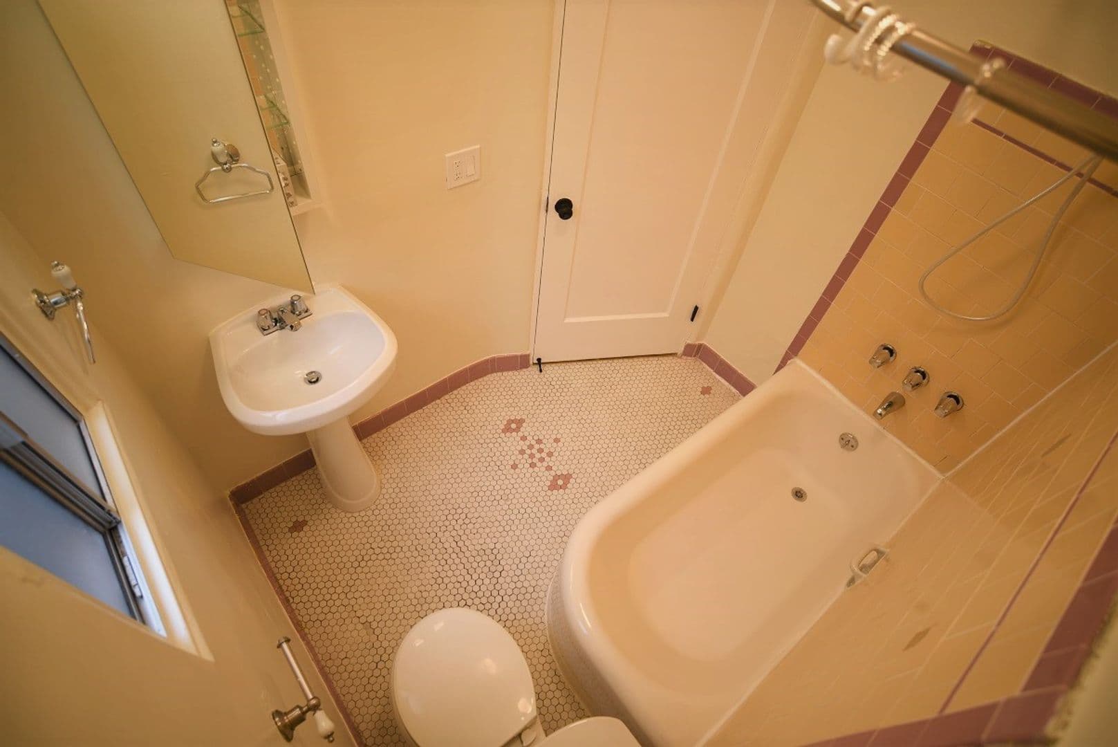 Oakland Apartment: 479 Merritt Avenue