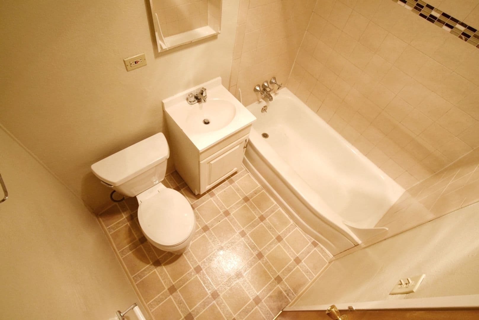 Berkeley Apartment: 2525 Stuart Street