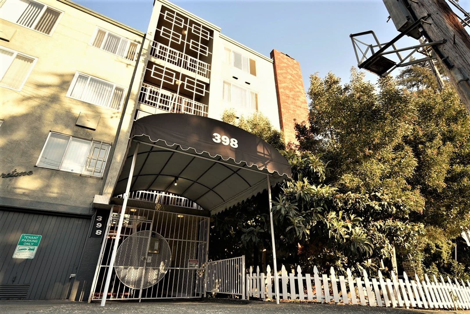 Oakland Apartment: 398 Euclid Avenue