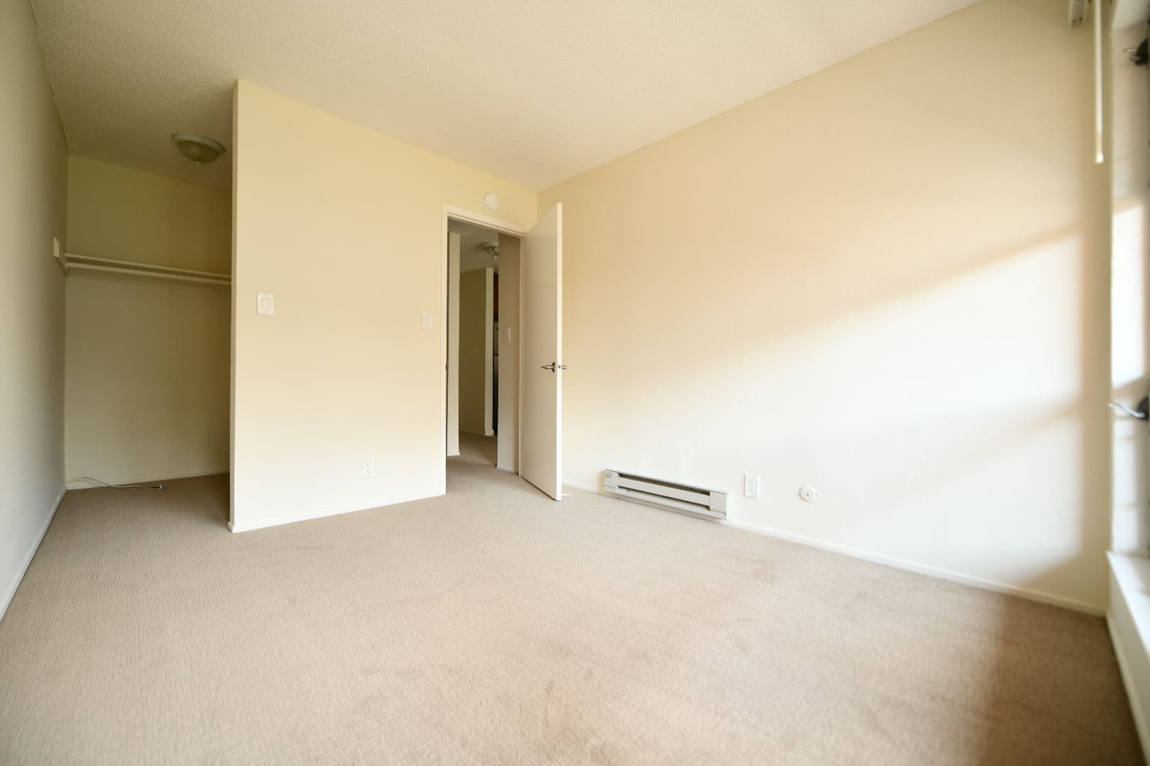 Oakland Apartment: 95 Linda Avenue