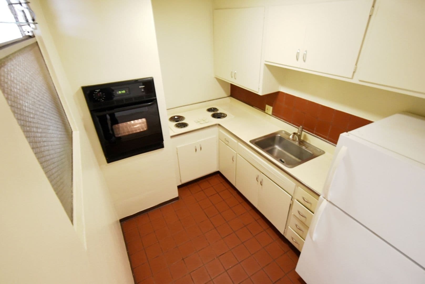 Berkeley Apartment: 2525 Stuart Street
