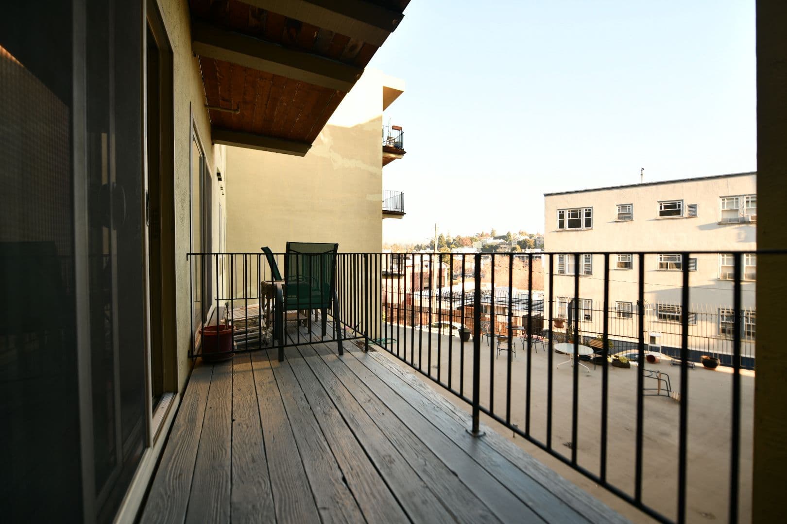 Oakland Apartment: 415 Lagunitas Avenue